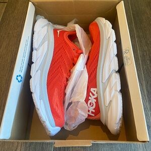 Hoka women’s Clifton Edge BRAND NEW